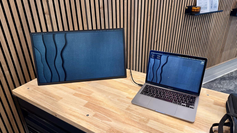 UPERFECT UMax 24 Review – A Full Desktop Monitor That Travels With You