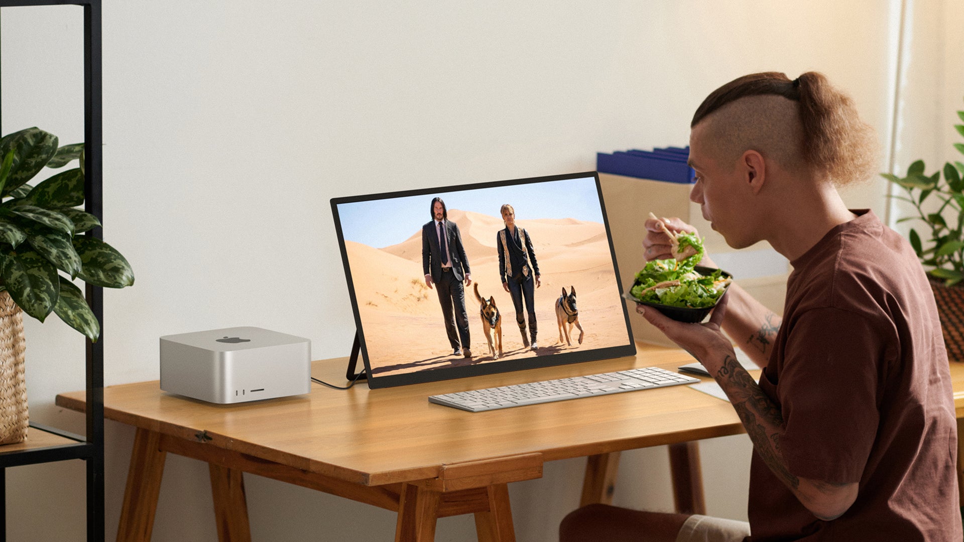 Entertainment Series | Portable Entertainment Monitor for Streaming ...