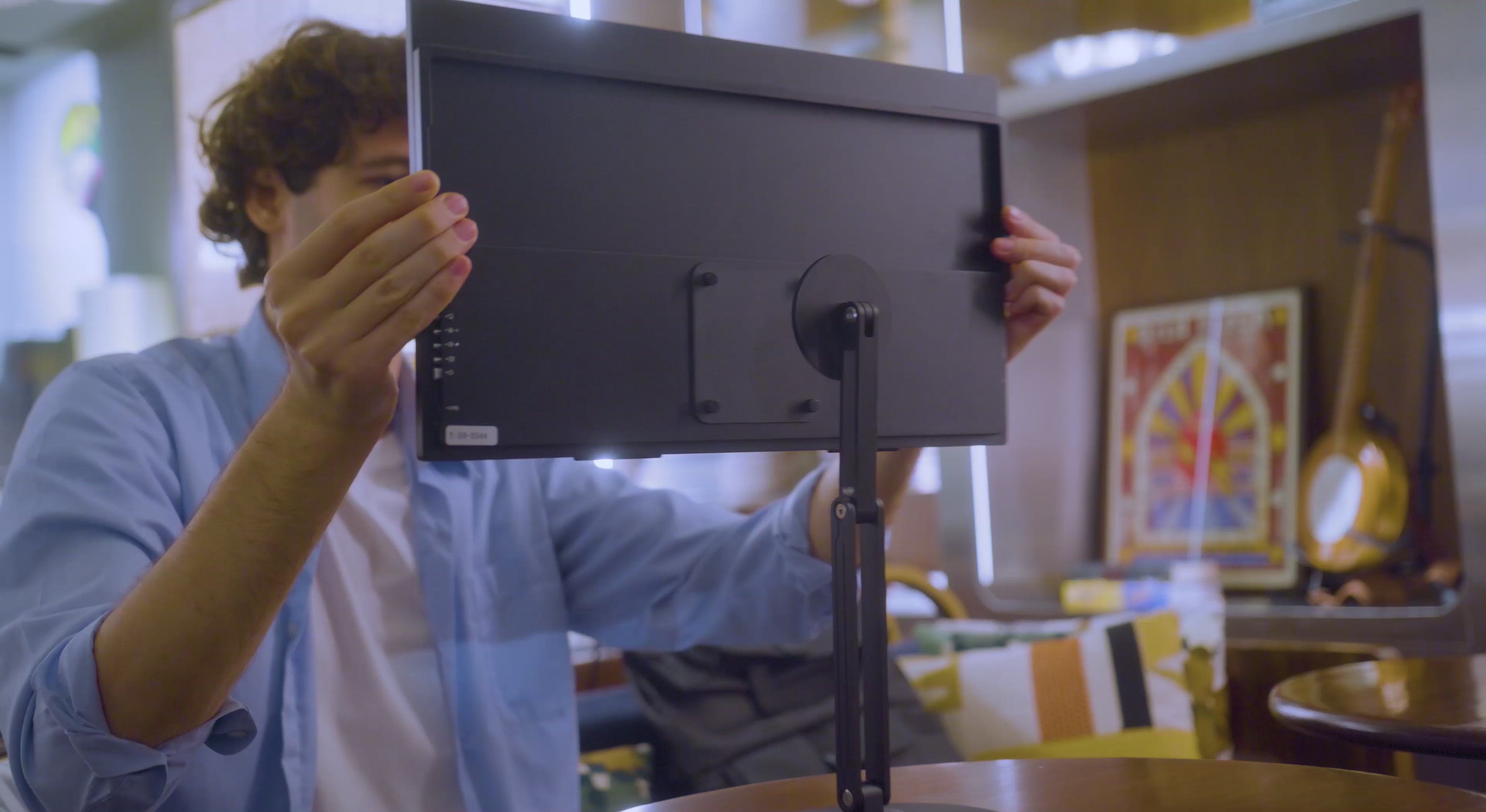Load video: 19 Inch 4K 144Hz Portable Monitor